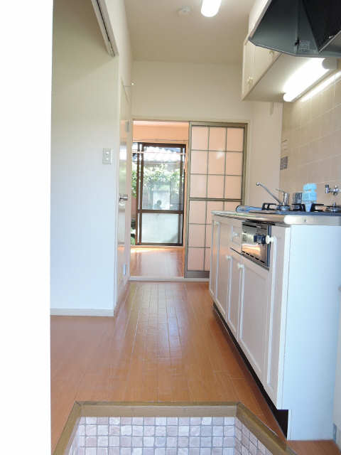 玄関　別部屋１０２号室の室内写真です