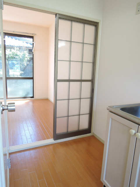 居室・リビング　別部屋１０２号室の室内写真です