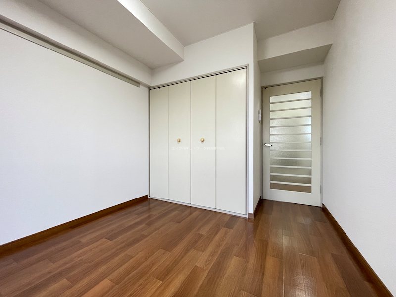 居室・リビング　図面は反転タイプとなります。現況と異なる場合は現況を優先致し