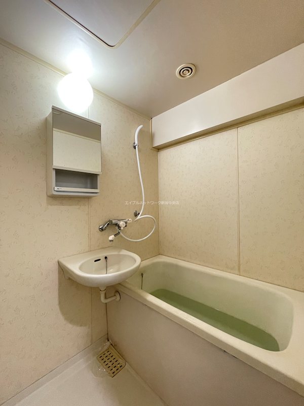 バス・シャワールーム　図面は反転タイプとなります。現況と異なる場合は現況を優先致し