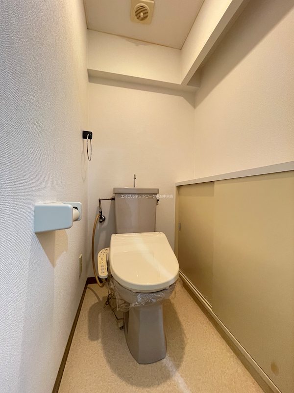 トイレ　図面は反転タイプとなります。現況と異なる場合は現況を優先致し