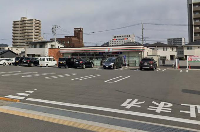 コンビニ　セブンイレブン防府八王子店（コンビニ）まで550m