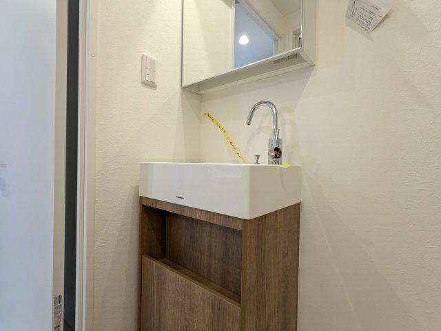 洗面設備　朝の支度にも助かる、独立の洗髪洗面化粧台