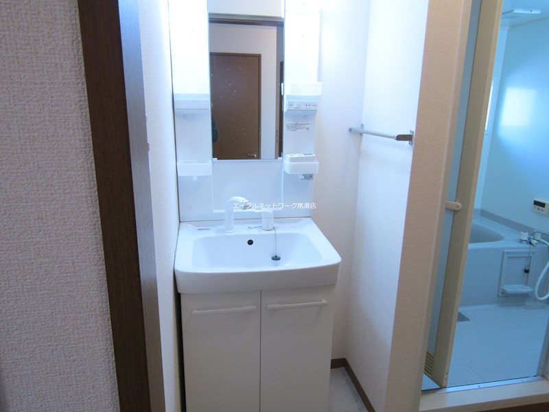 洗面設備　シャワー付独立洗面台