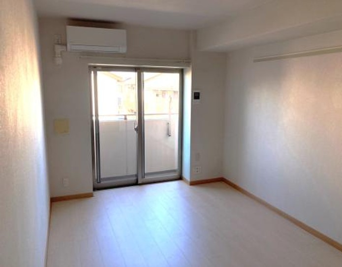 居室・リビング　使いやすい形の為、レイアウトを楽しめます♪