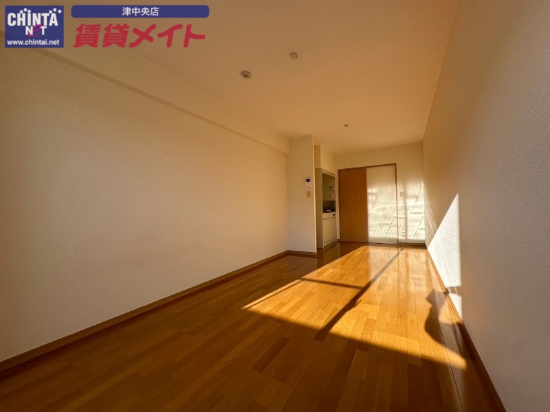 居室・リビング　同物件別部屋写真