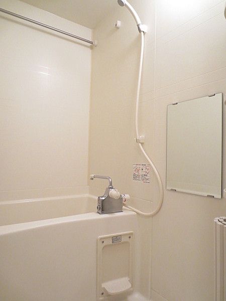 バス・シャワールーム　同マンション別部屋参照