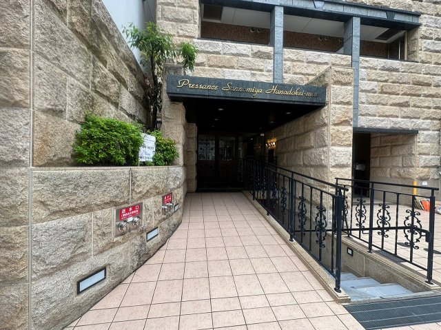 エントランス　洗濯機置場