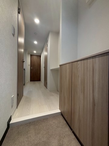 玄関　※同シリーズのイメージ写真となります（※写真と実部屋に違いが