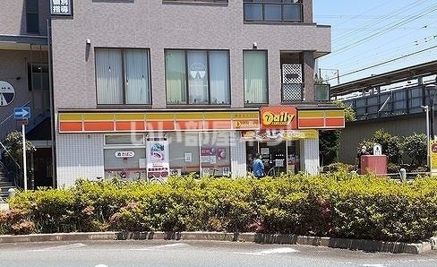 コンビニ　デイリーヤマザキ 上牧駅前店（コンビニ）まで210m