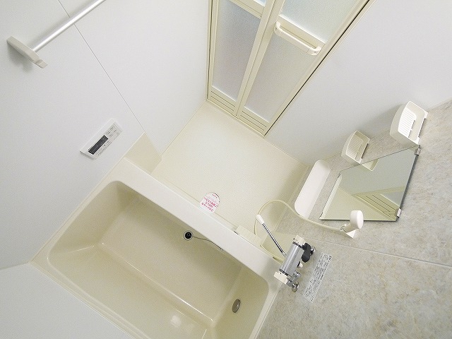 バス・シャワールーム　日々の暮らしに欠かせない追い炊き付きのお風呂です