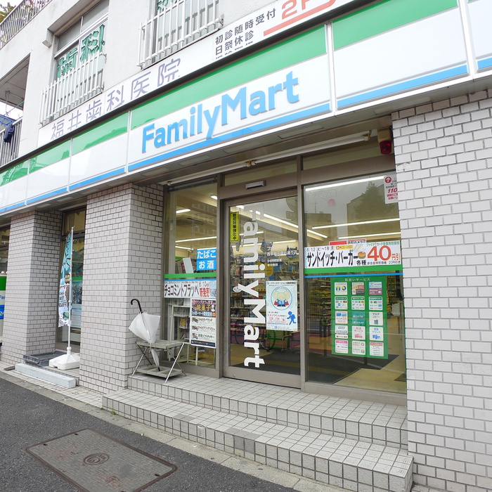 コンビニ　ファミリーマート西早稲田諏訪通り（コンビニ）まで100m