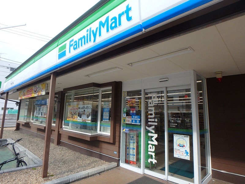 コンビニ　ファミリーマート 千種一丁目店（コンビニ）まで150m