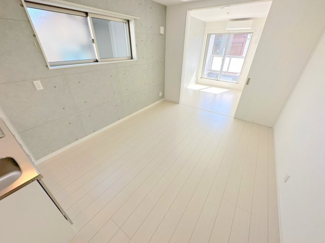 居室・リビング　解放感があって心地よいリビングです。