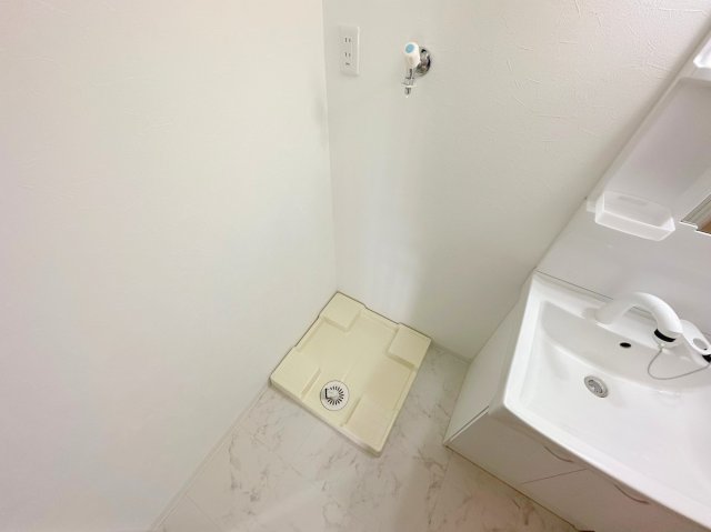 その他設備　嬉しい室内洗濯機置場。これで洗濯機も長持ちしますね。