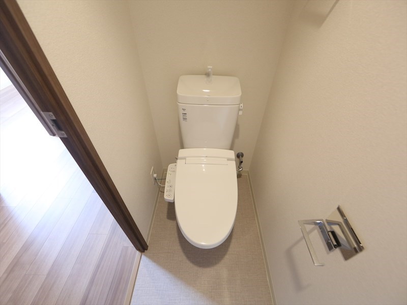 トイレ　温水洗浄暖房便座付トイレ