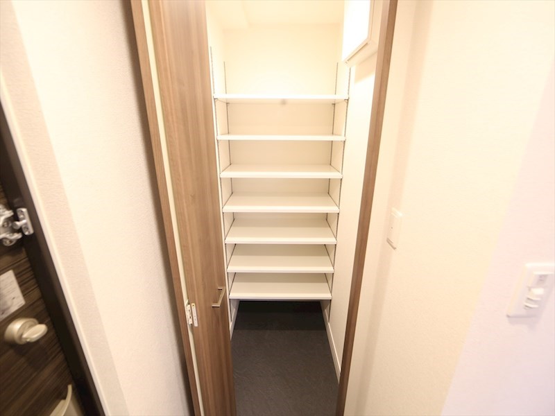 玄関　玄関　シューズクローク付（収納充実してます）