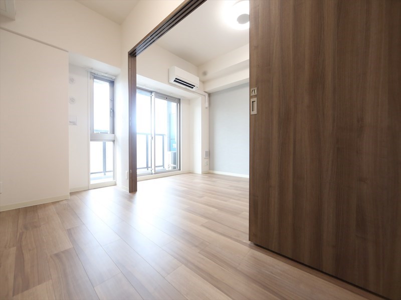 バルコニー　ＬＤＫ10.8帖　洋室5帖　エアコン完備　バルコニー