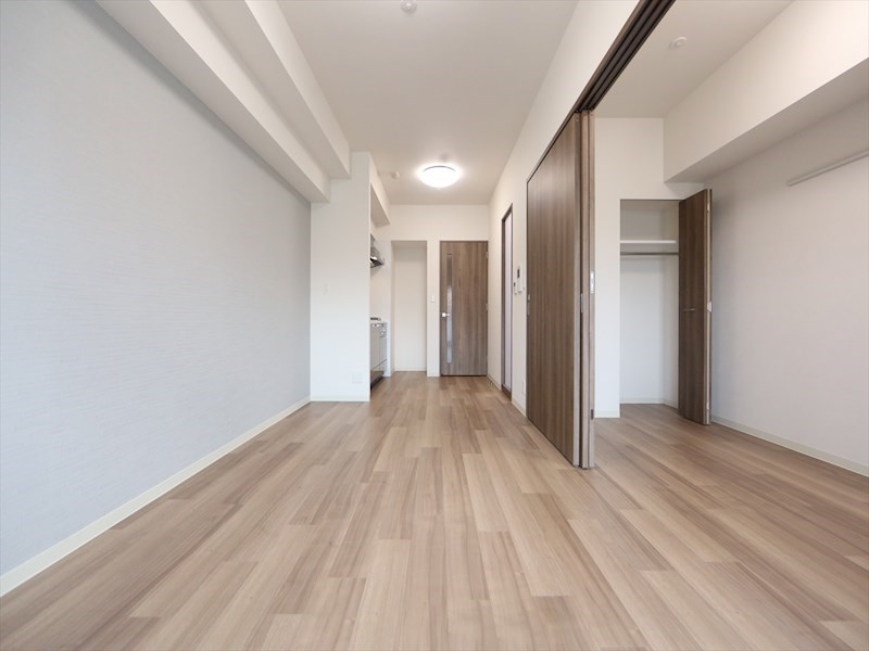 居室・リビング　ＬＤＫ10.8帖　洋室5帖　つなげても仕切っても使えます