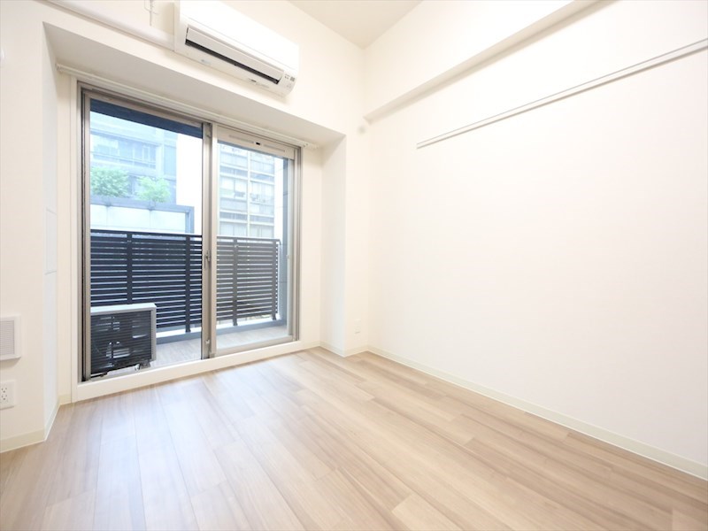 バルコニー　洋室6.9帖　エアコン完備　バルコニー