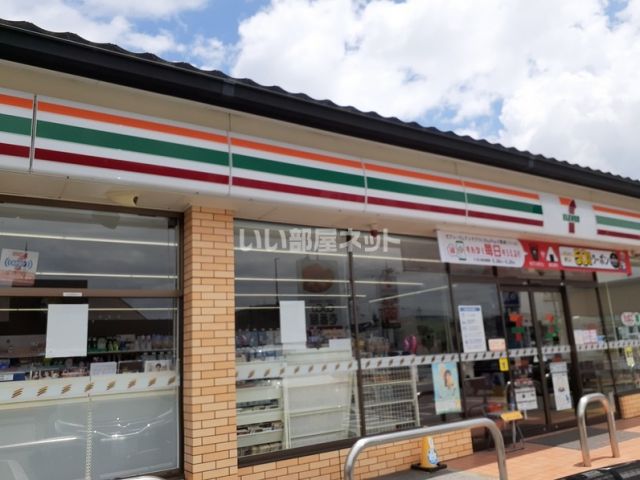 コンビニ　セブンイレブン彦根中薮町店（コンビニ）まで748m