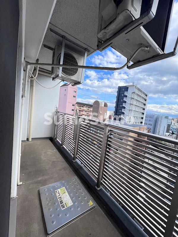 バルコニー　暖かな日差しのふりそそぐバルコニー