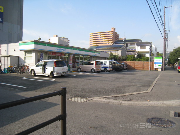 コンビニ　ファミリーマート（コンビニ）まで475m