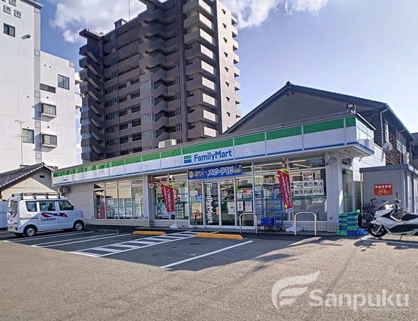 コンビニ　ファミリーマート（コンビニ）まで1105m