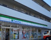 コンビニ　ファミリーマート 登戸新町店（コンビニ）まで258m