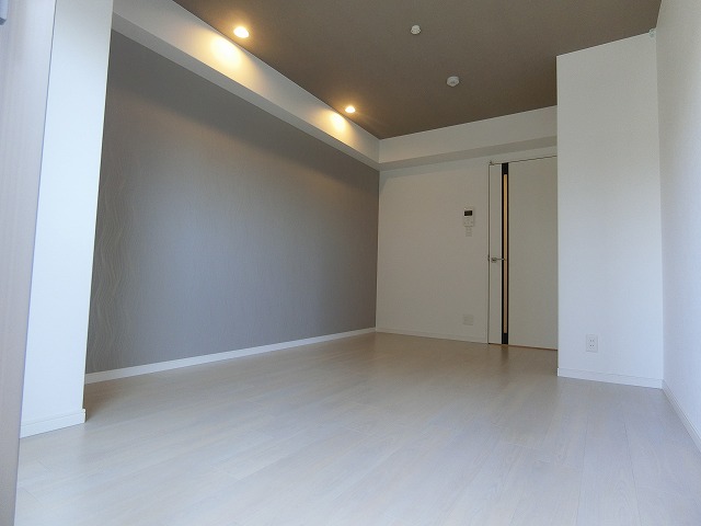 居室・リビング　【スーパー】ライフ鳴尾駅前店まで446ｍ