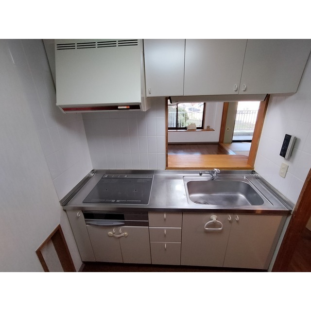 キッチン　ＩＨ３口コンロ