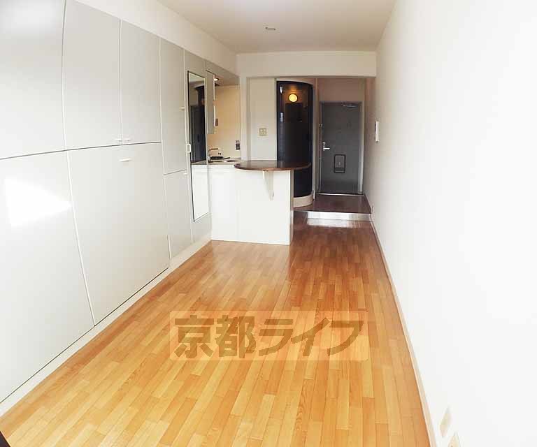 居室・リビング　コンパクトながら工夫された一部屋です