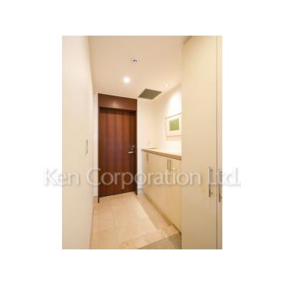 玄関　同タイプ26階のお部屋を撮影。仕様が異なることがあります。