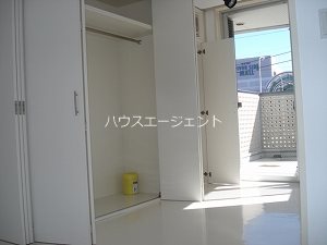 収納　本当にすべて白です。