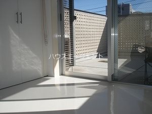 バルコニー　明るい陽射しが入ります。