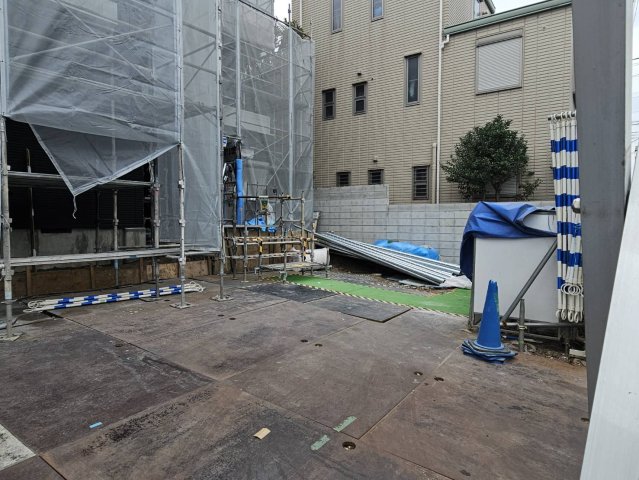 ロビー　24時間ゴミ捨て可能な敷地内ゴミステーションもあります♪