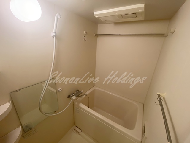 バス・シャワールーム　浴室乾燥機付き♪