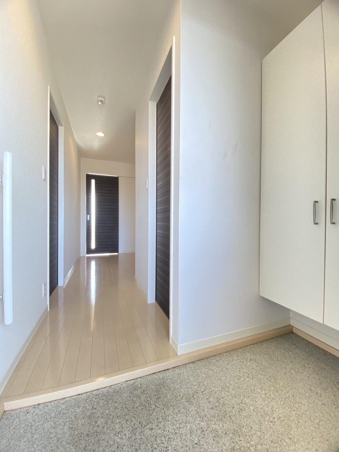 玄関　別部屋の写真