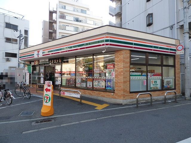 コンビニ　セブンイレブン（コンビニ）まで108m