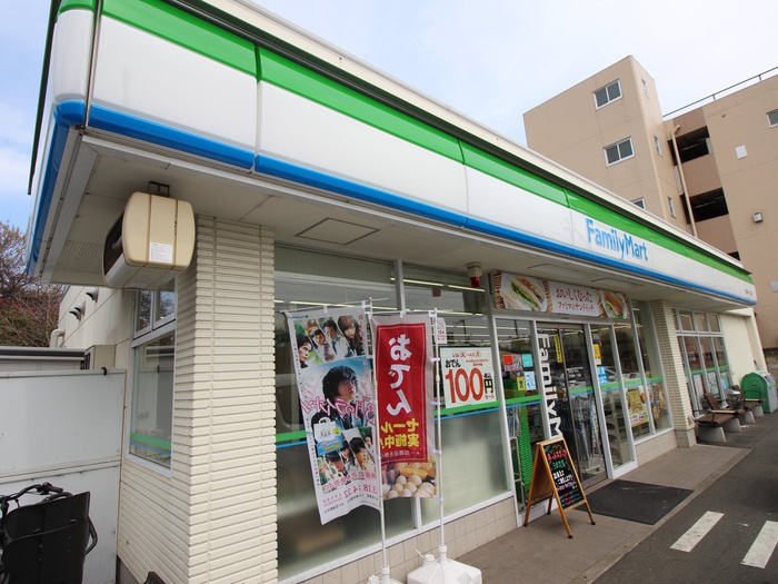 コンビニ　ファミリーマート下石神井１丁目店（コンビニ）まで560m