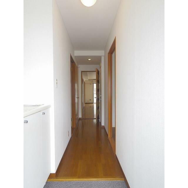 玄関　シューズボックス付きの玄関です♪