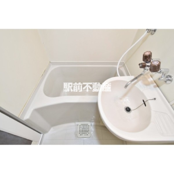 バス・シャワールーム　※写真は１０１号室流用