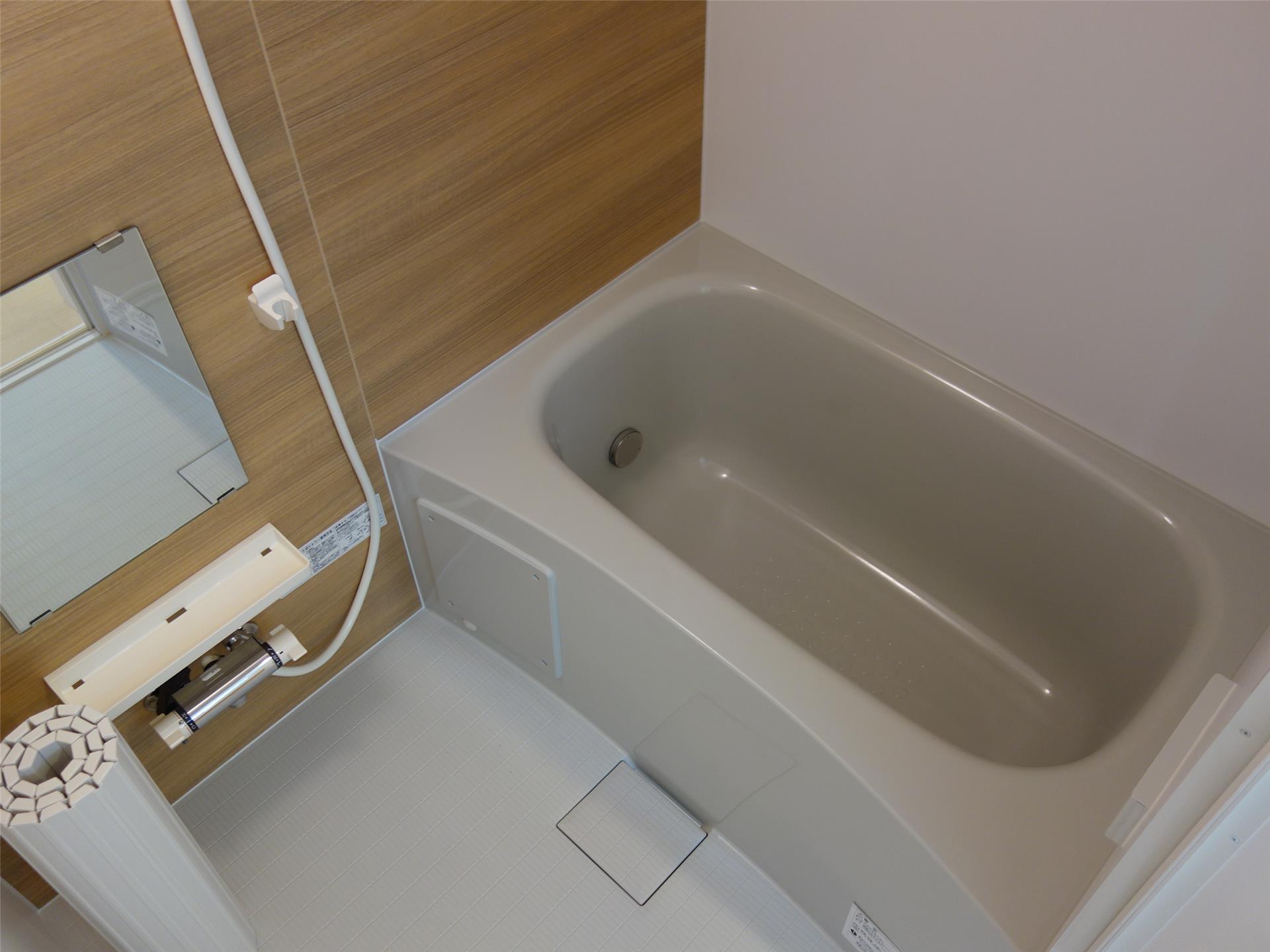 バス・シャワールーム　追い焚き、浴室乾燥機付きのバスルーム♪