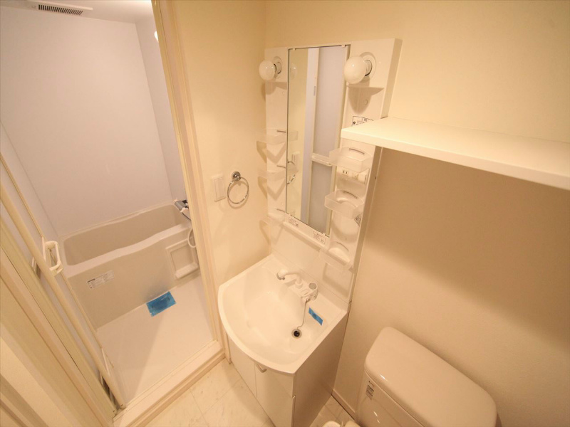 洗面設備　独立洗面台（シャンプードレッサー）温水洗浄暖房便座トイレ