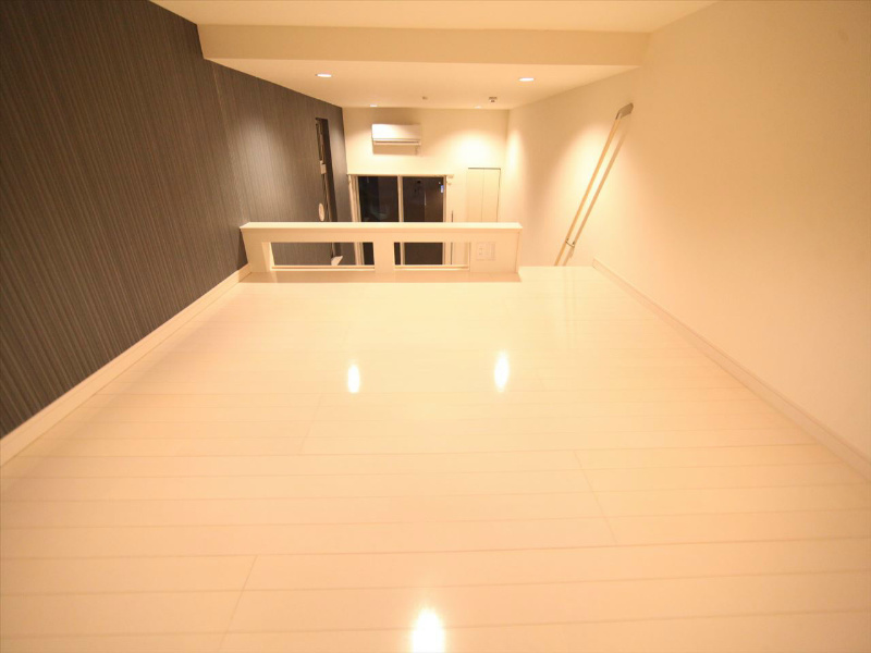 その他部屋・スペース　上階ロフト5.5帖（収納としてもお部屋としても使えます）