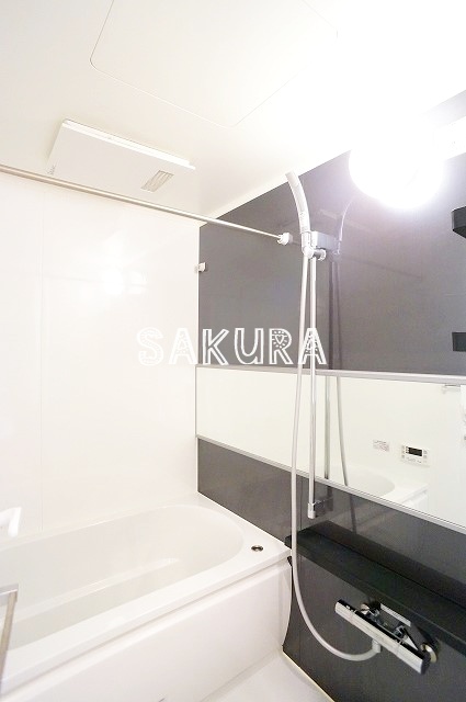 バス・シャワールーム　ご家族や長時間入浴に便利な追い炊き機能付きです♪