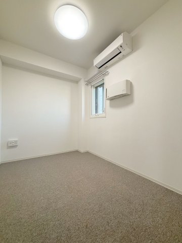 居室・リビング　防音室は防音床、防音壁、防音天井となっており、まさに楽器を演