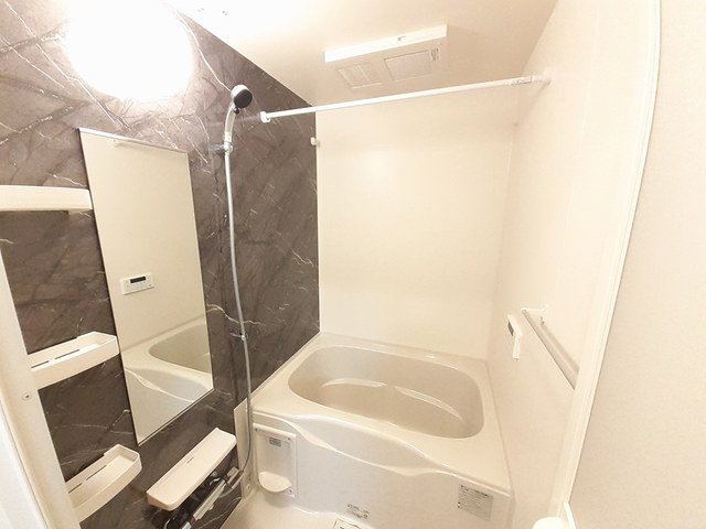 バス・シャワールーム　ゆったり過ごせるお風呂です