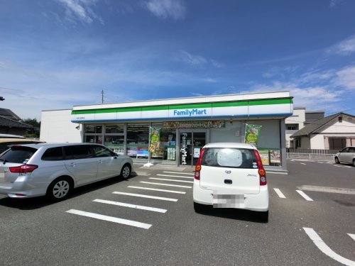 コンビニ　ファミリーマート成田久住駅前店（コンビニ）まで420m