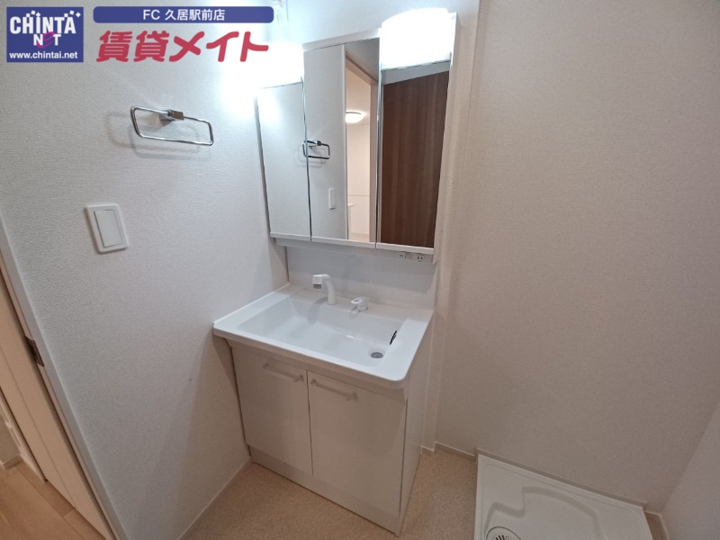 洗面設備　同型参考写真